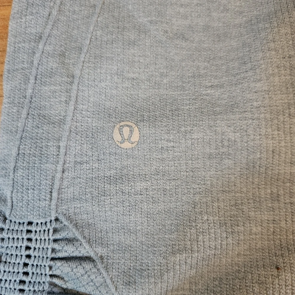 Lululemon Seamless Ebb To Street Crop Capri  Leggings Gray Size 6 Yoga Active